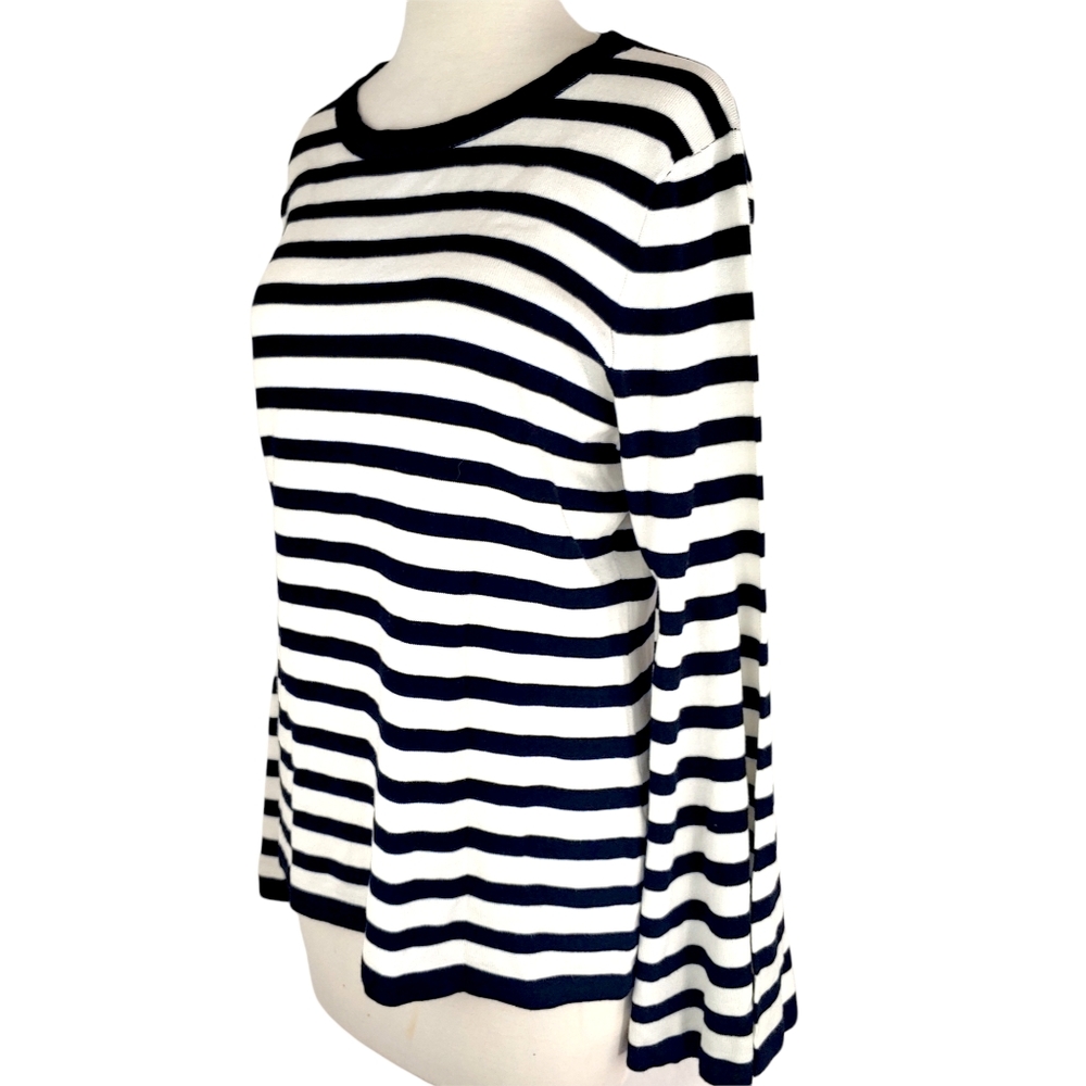 New York & Company Bell Sleeve Sweater Sz M